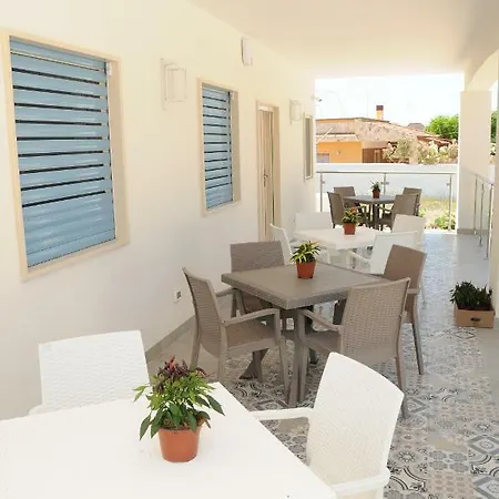 Tamarix Bed & Breakfast 4*